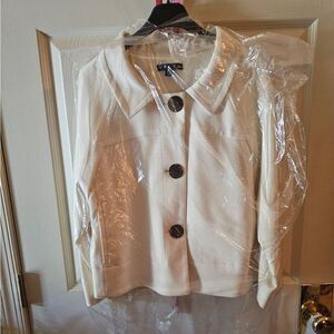 WINTER WHITE THREE BUTTON JACKET